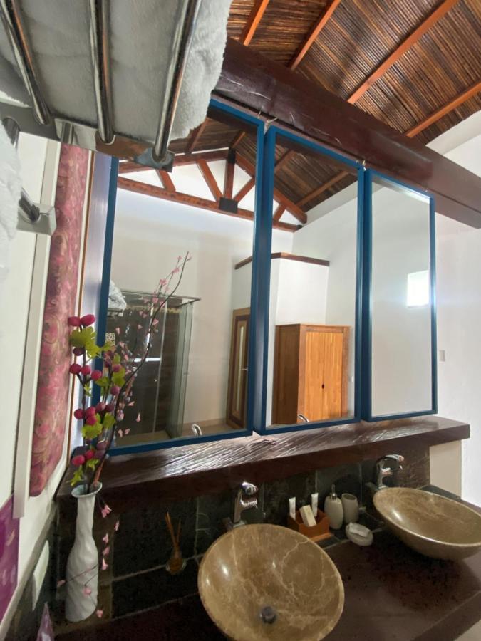 Casa De Leda, A Kali Hotel 산타마르타 외부 사진 A room divider