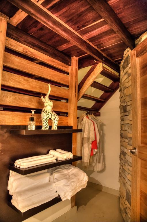 Casa De Leda, A Kali Hotel 산타마르타 객실 사진 A bathroom at the hotel