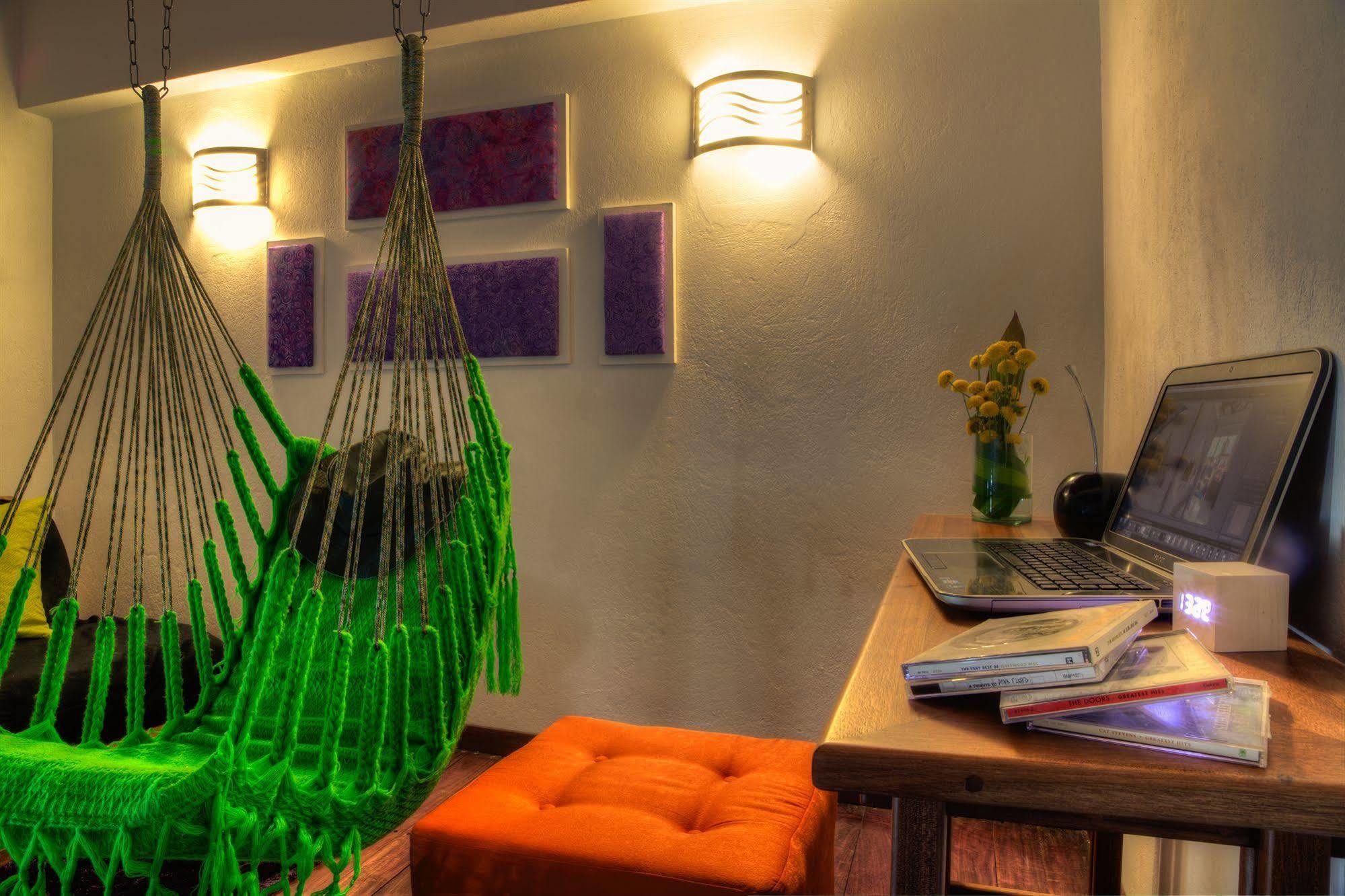 Casa De Leda, A Kali Hotel 산타마르타 외부 사진 A modern hammock chair